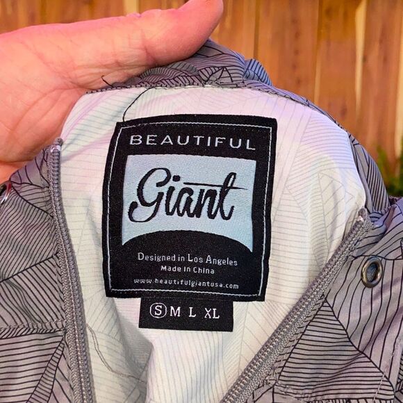 Ladies size Small lite windbreaker by Beautiful Giant - Picture 7 of 7